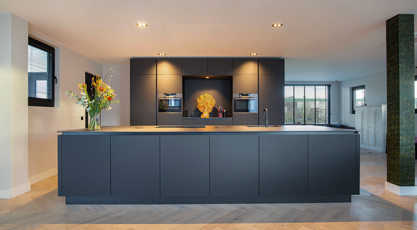 Project | Moderne zwarte eilandkeuken